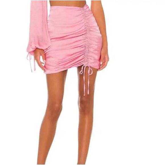 Lovers + Friends Dresses & Skirts - Lovers + Friends Revolve Carlita Pink Ruched Pink Ruched Mini Skirt Size L‎ NWOT